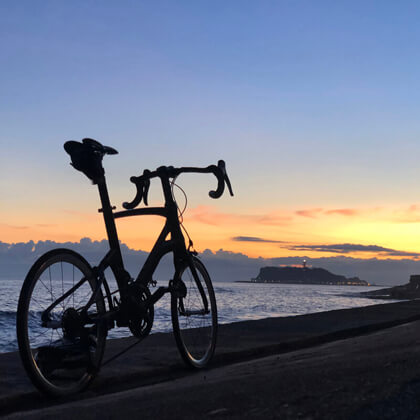 神奈川県鎌倉市 / 稲村ケ崎から江ノ島を望む夕景