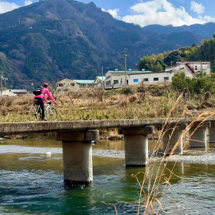 徳島県美馬市 / 穴吹川の潜水橋